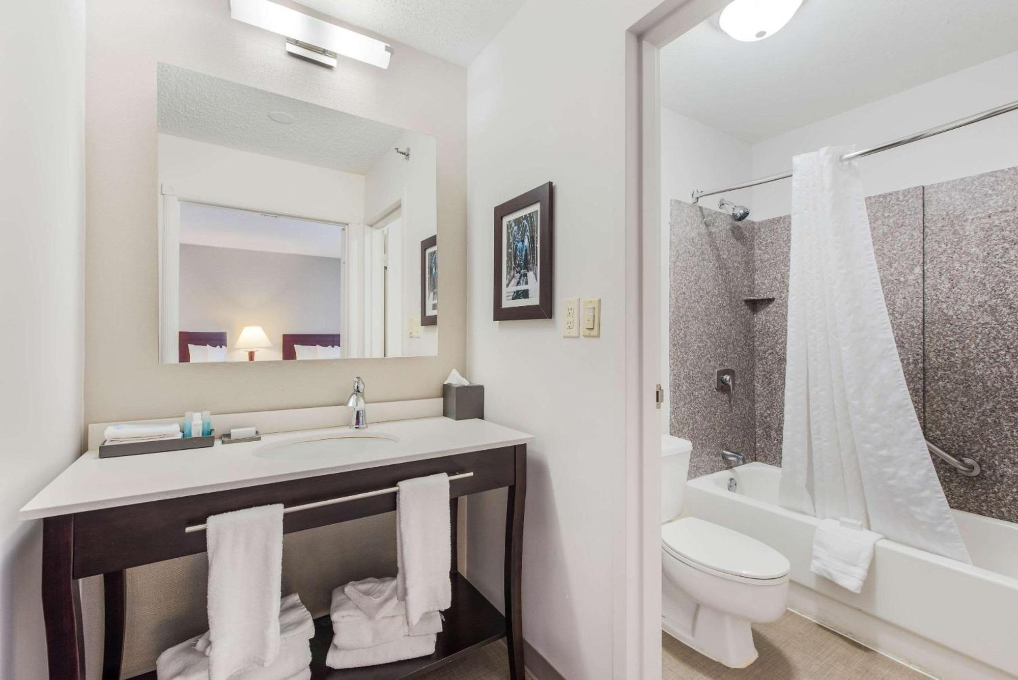 The Blu Hotel Blue Ash Cincinnati, Ascend Hotel Collection المظهر الخارجي الصورة