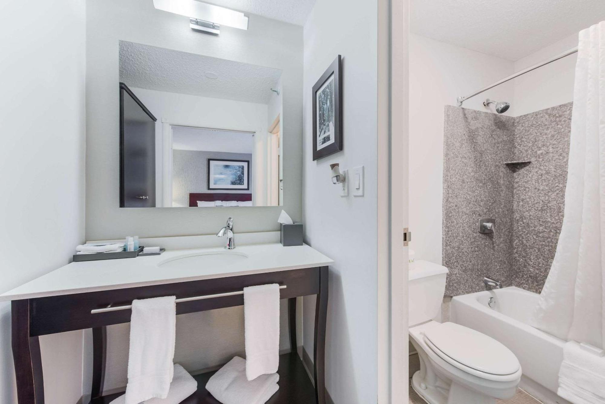 The Blu Hotel Blue Ash Cincinnati, Ascend Hotel Collection المظهر الخارجي الصورة